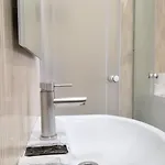 דירה в центрі одеси біля дерибасівської вулиці та оперного театру Grotess אודסה