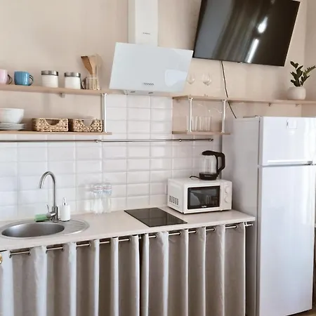 в центрі одеси біля дерибасівської вулиці та оперного театру Grotess Odessa