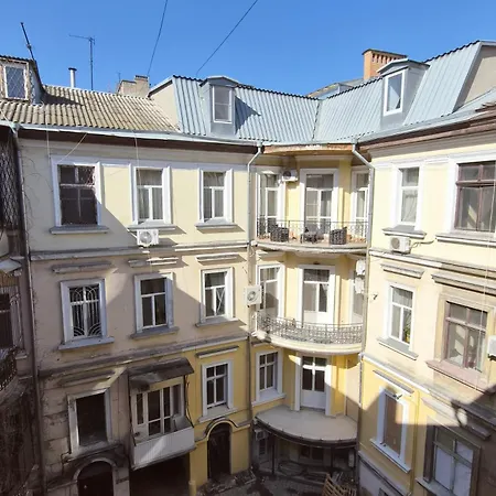 Appartamento в центрі одеси біля дерибасівської вулиці та оперного театру Grotess *