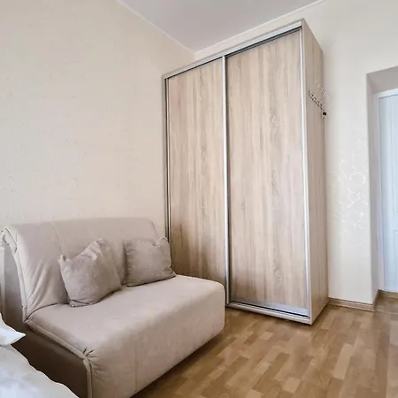 в центрі одеси біля дерибасівської вулиці та оперного театру Grotess *