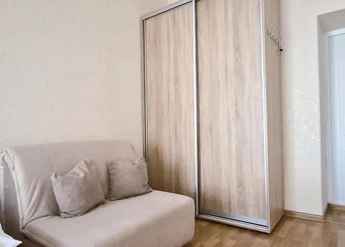 в центрі одеси біля дерибасівської вулиці та оперного театру Grotess *