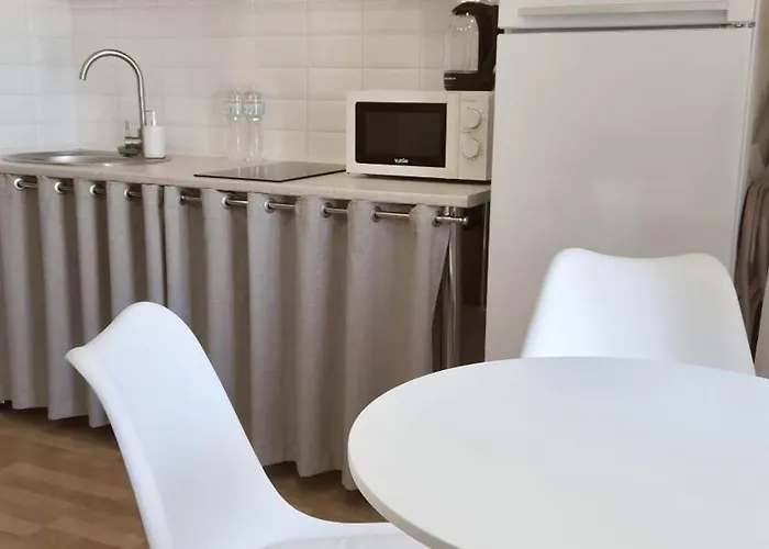 Apartment в центрі одеси біля дерибасівської вулиці та оперного театру Grotess