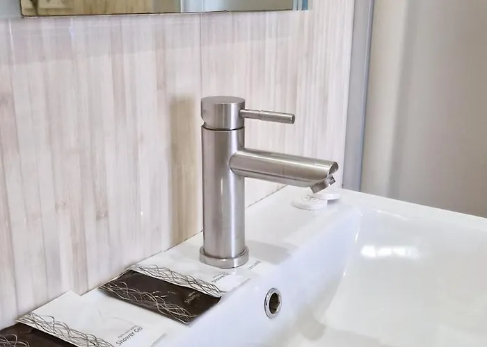 в центрі одеси біля дерибасівської вулиці та оперного театру Grotess