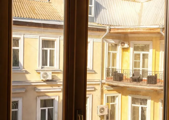 Apartment в центрі одеси біля дерибасівської вулиці та оперного театру Grotess