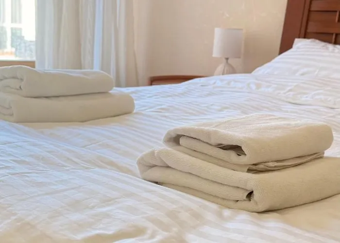 в центрі одеси біля дерибасівської вулиці та оперного театру Grotess