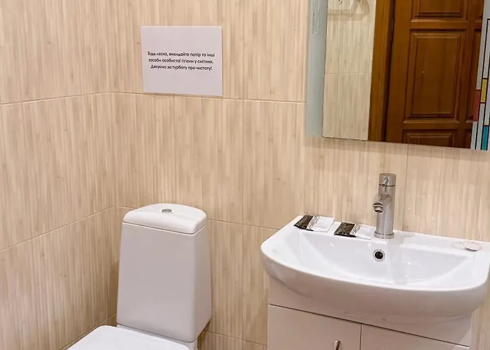 в центрі одеси біля дерибасівської вулиці та оперного театру Grotess Apartment