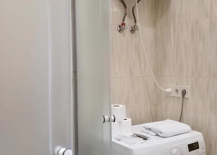 в центрі одеси біля дерибасівської вулиці та оперного театру Grotess Odesa