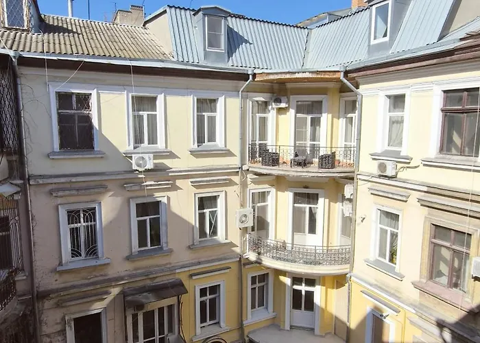 Apartment в центрі одеси біля дерибасівської вулиці та оперного театру Grotess *